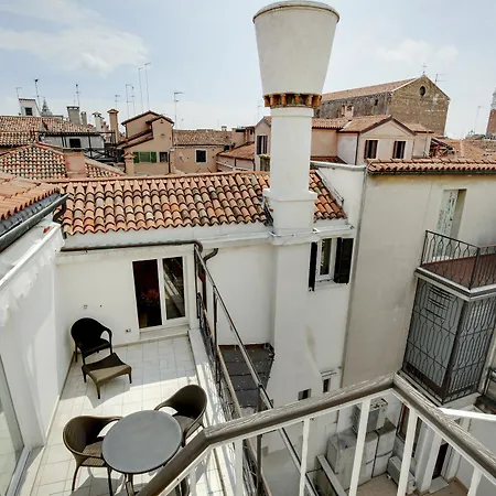 Rialto Bridge Penthouse With Terraces *